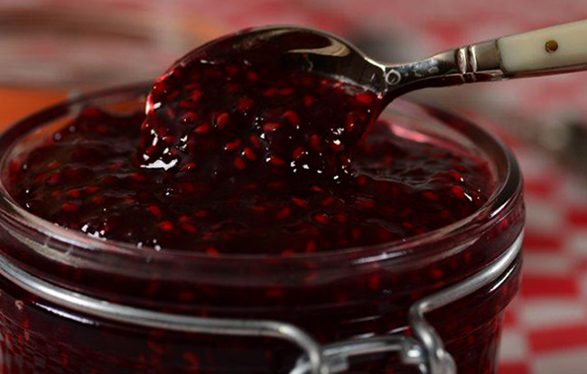 Свежее малиновое варенье