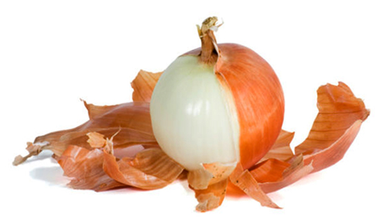 Свежий лук и шелуха