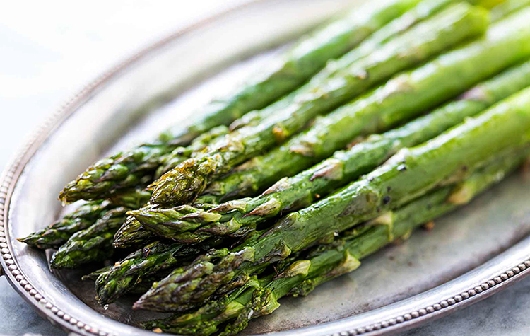 Свежая спаржа