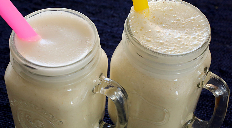 Стаканы с соевым молоком