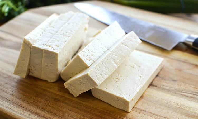 Нарезанный сыр тофу
