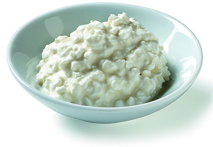 Творог в тарелке