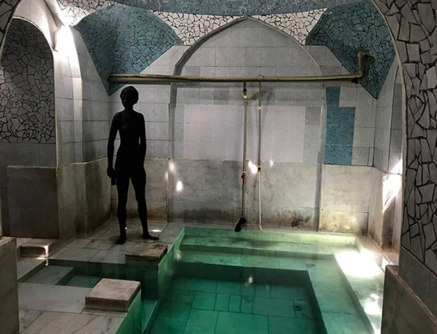 Внутри серной бани