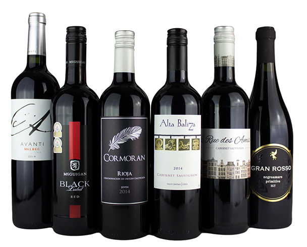 Бутылки красного вина