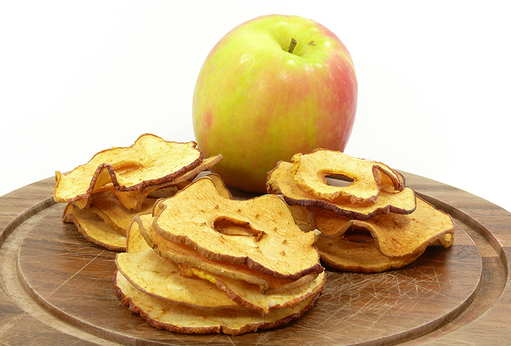 Яблоко и сушеные яблоки