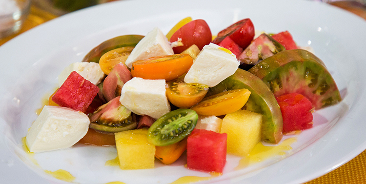 Салат с желтыми помидорами