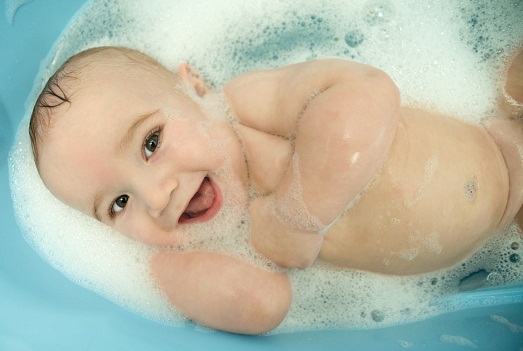 купание ребенка